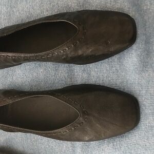 Frye Black Flats Sleek Minimalist Design